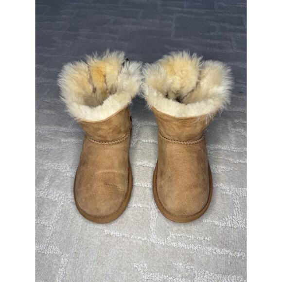 UGG Mini Bailey Bow II Boot Kids Toddlers Chestnut WORN ONCE - Picture 2 of 11